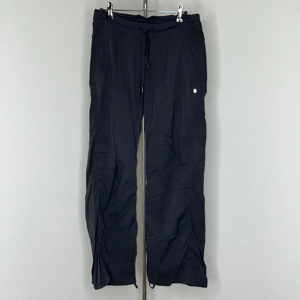 🔹 Lululemon Tech Pants